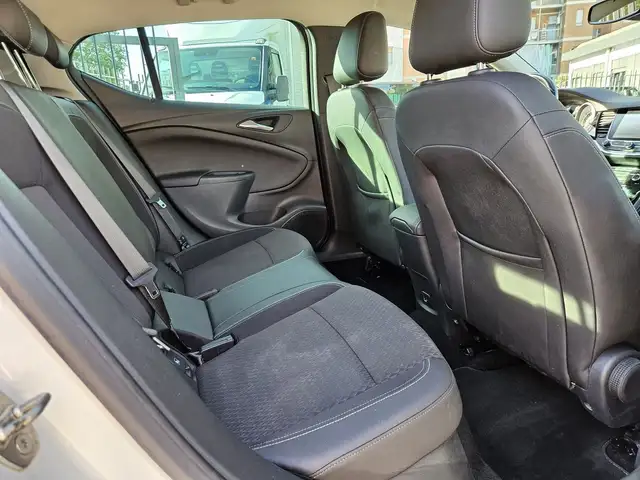 Opel Astra view 12