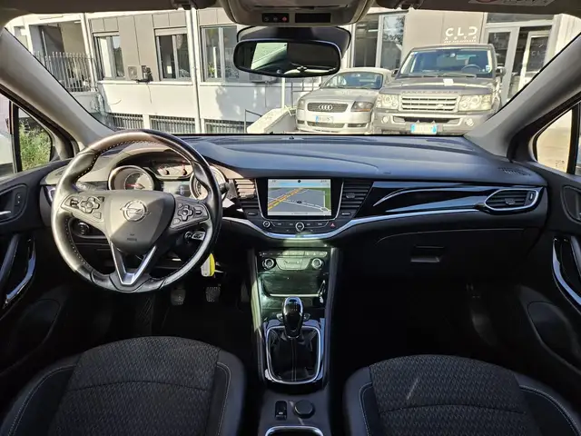 Opel Astra view 9