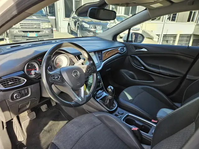 Opel Astra view 6
