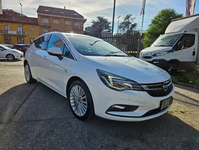 Opel Astra view 2