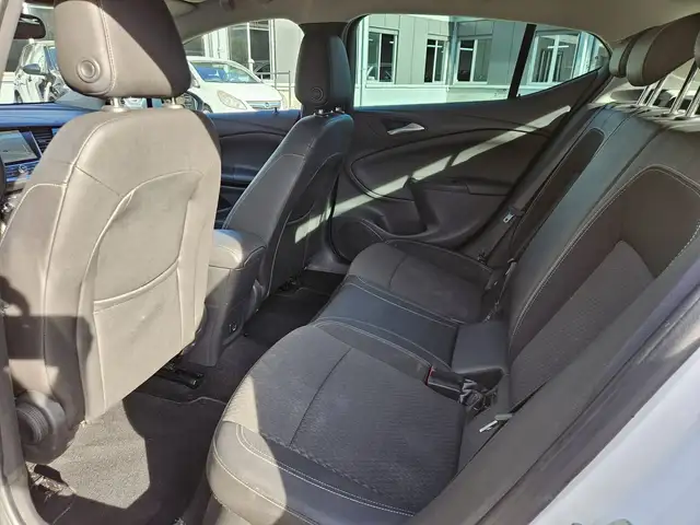 Opel Astra view 8