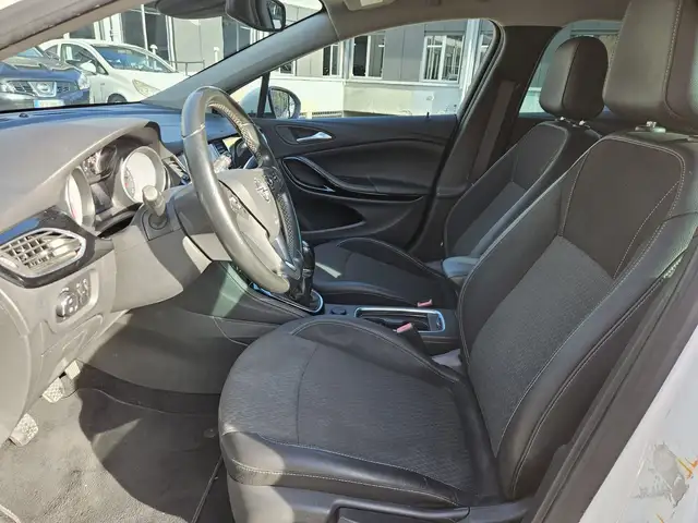 Opel Astra view 7