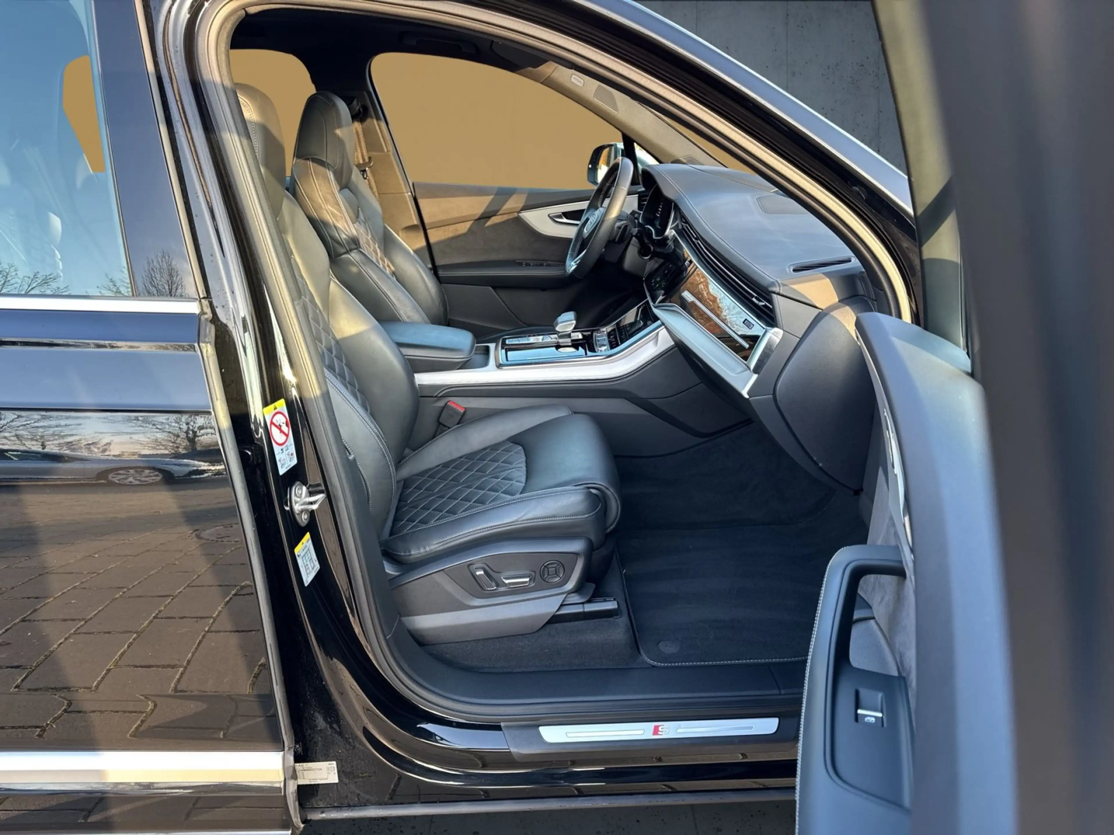 Audi SQ7 StHz/AHK/S-Sitz/HuD/Leder/360/Assist/20 — photo 15