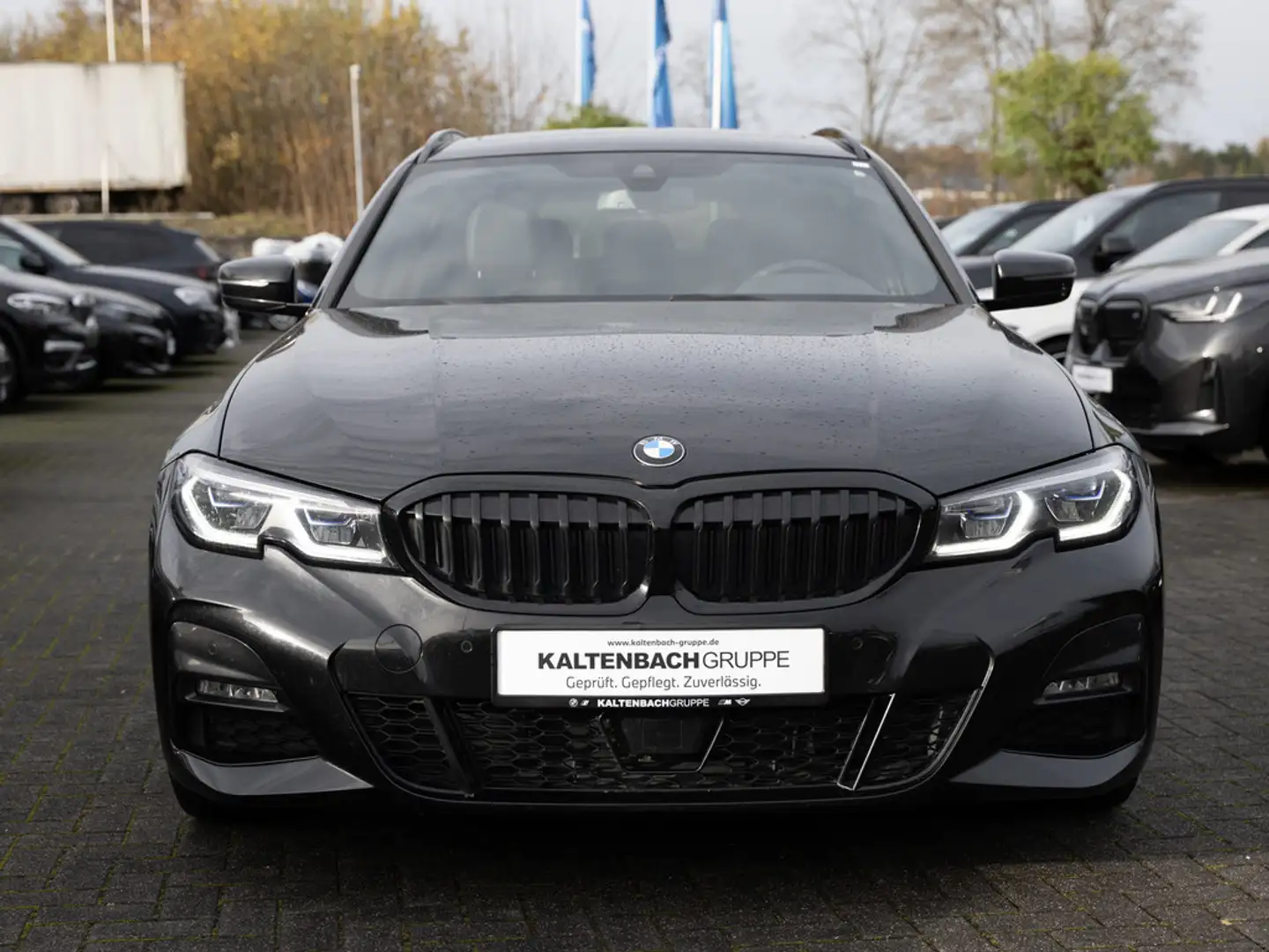 BMW 330 d Touring M-Sport PANO AHK LASER LED ACC Schwarz - 2