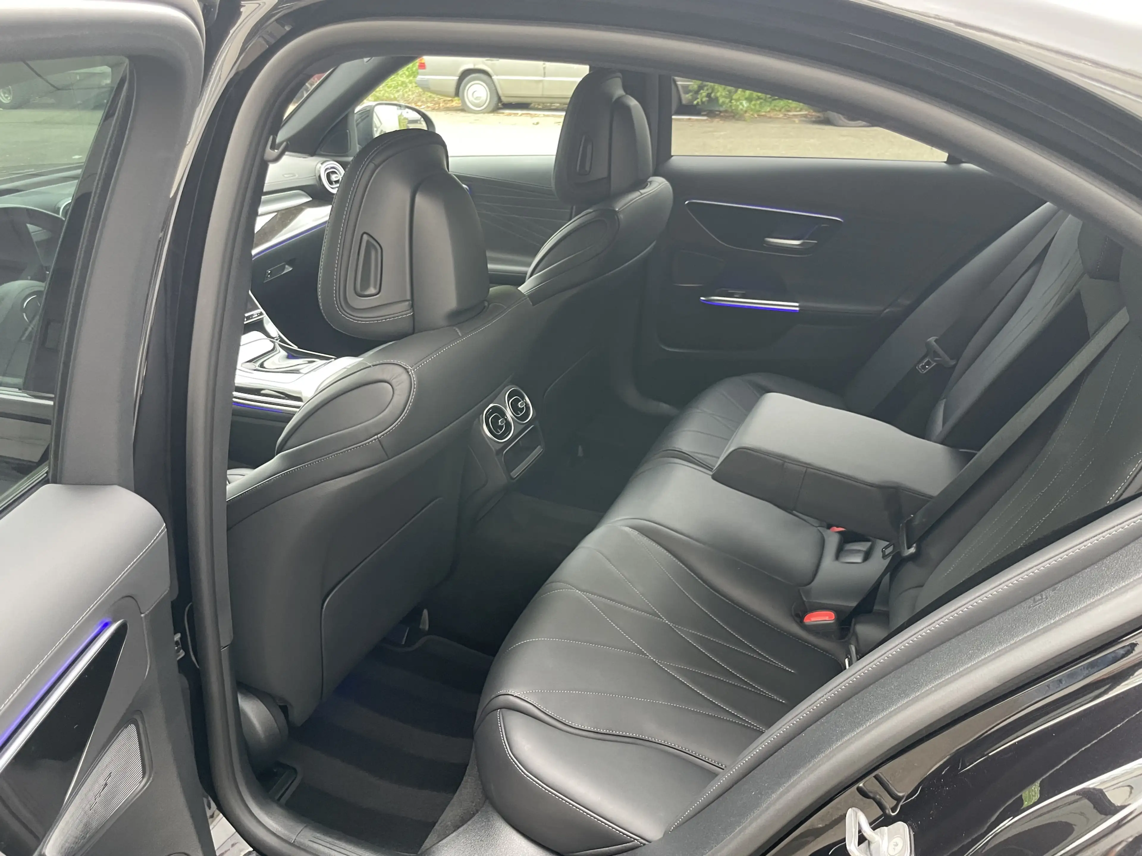 Mercedes-Benz C 180 AMG LED Night MBUX Rü-Kamera Ambiente — photo 14