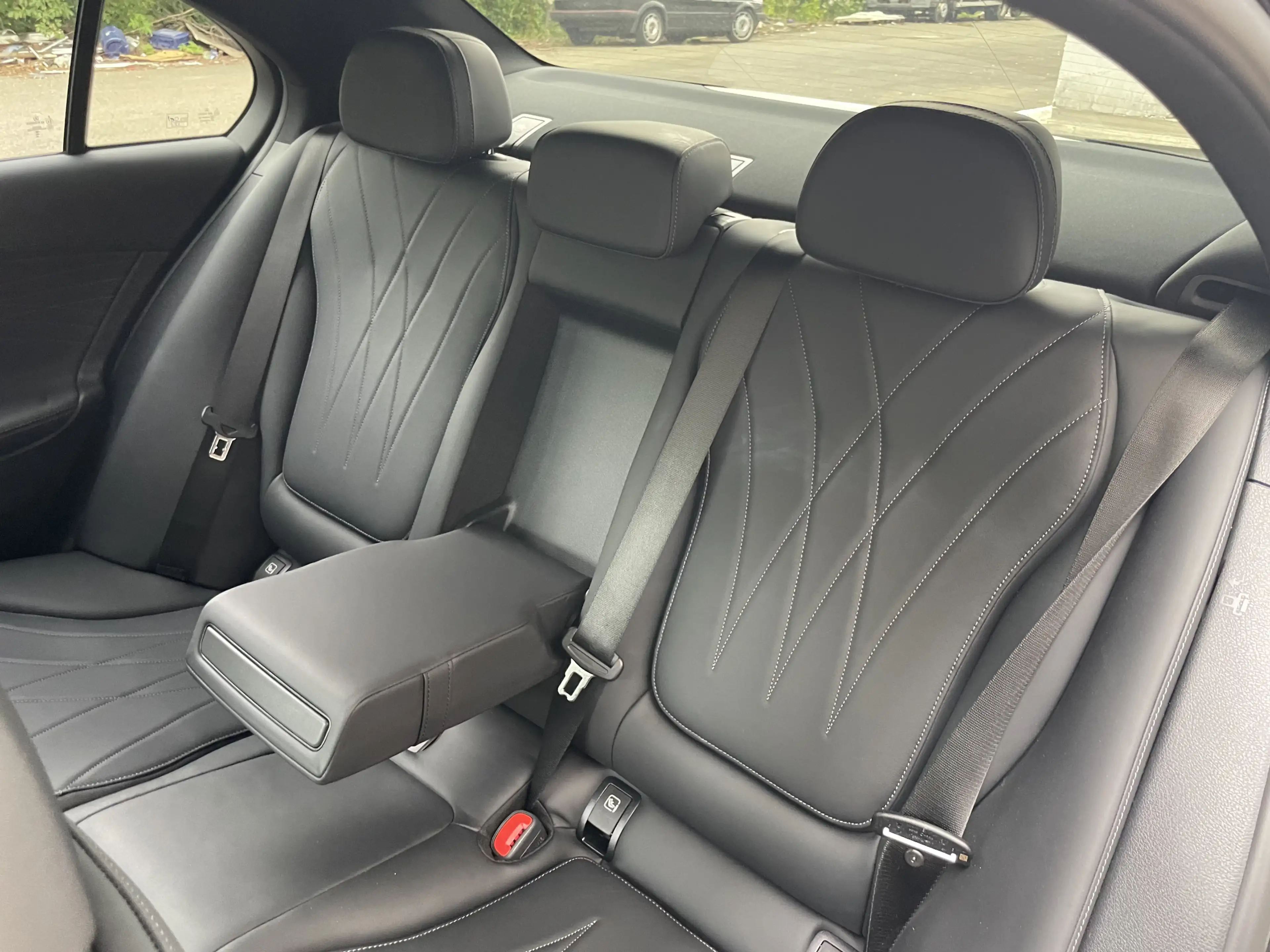 Mercedes-Benz C 180 AMG LED Night MBUX Rü-Kamera Ambiente — photo 15