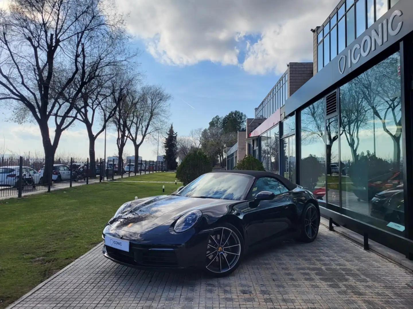 Porsche 992 Carrera Cabriolet PDK Schwarz - 1