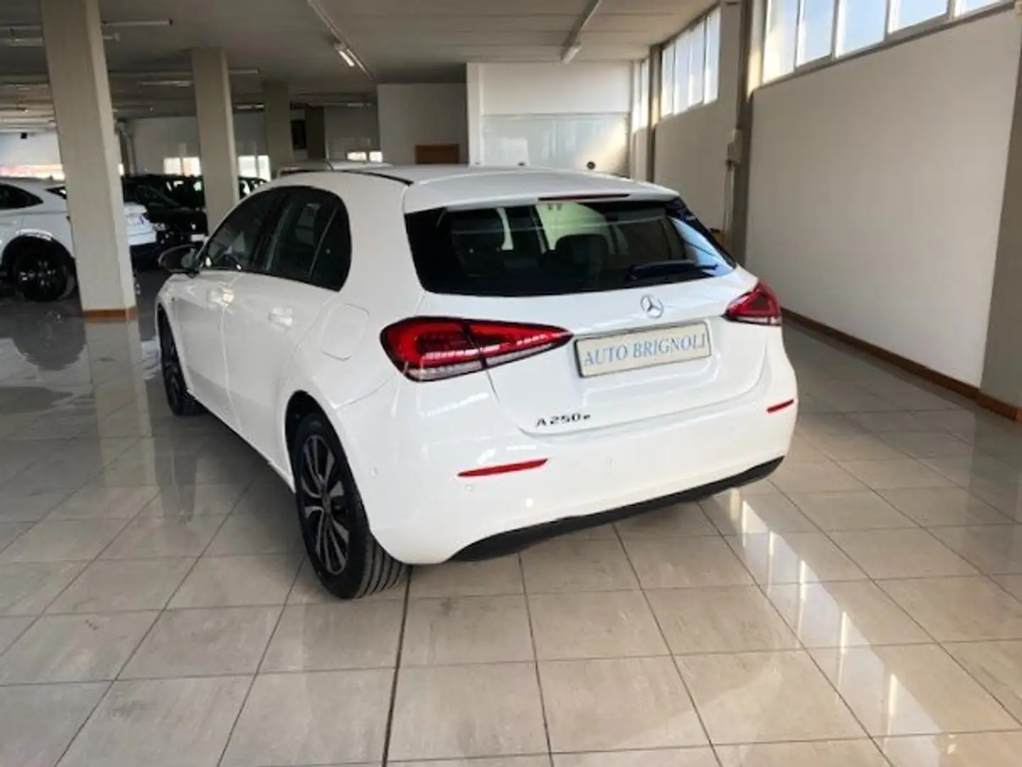 Mercedes-Benz A 250 A 250 e eq-power Business Extra auto  E6 D Weiß - 2