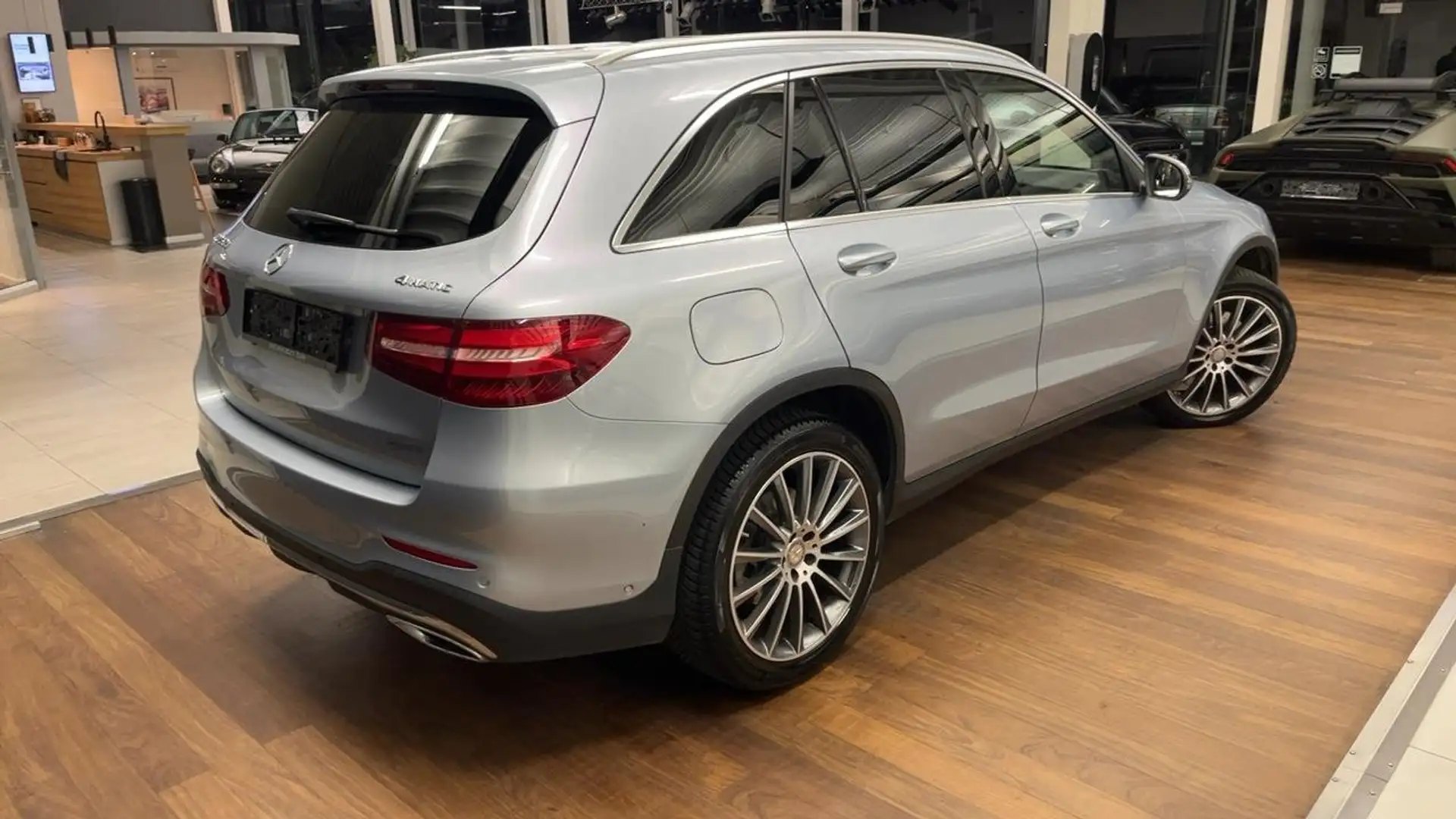 Mercedes-Benz GLC 250 D 4MATIC, AMG-LINE, AIRMATIC, CAMERA, PANO, 1 HAND - 2