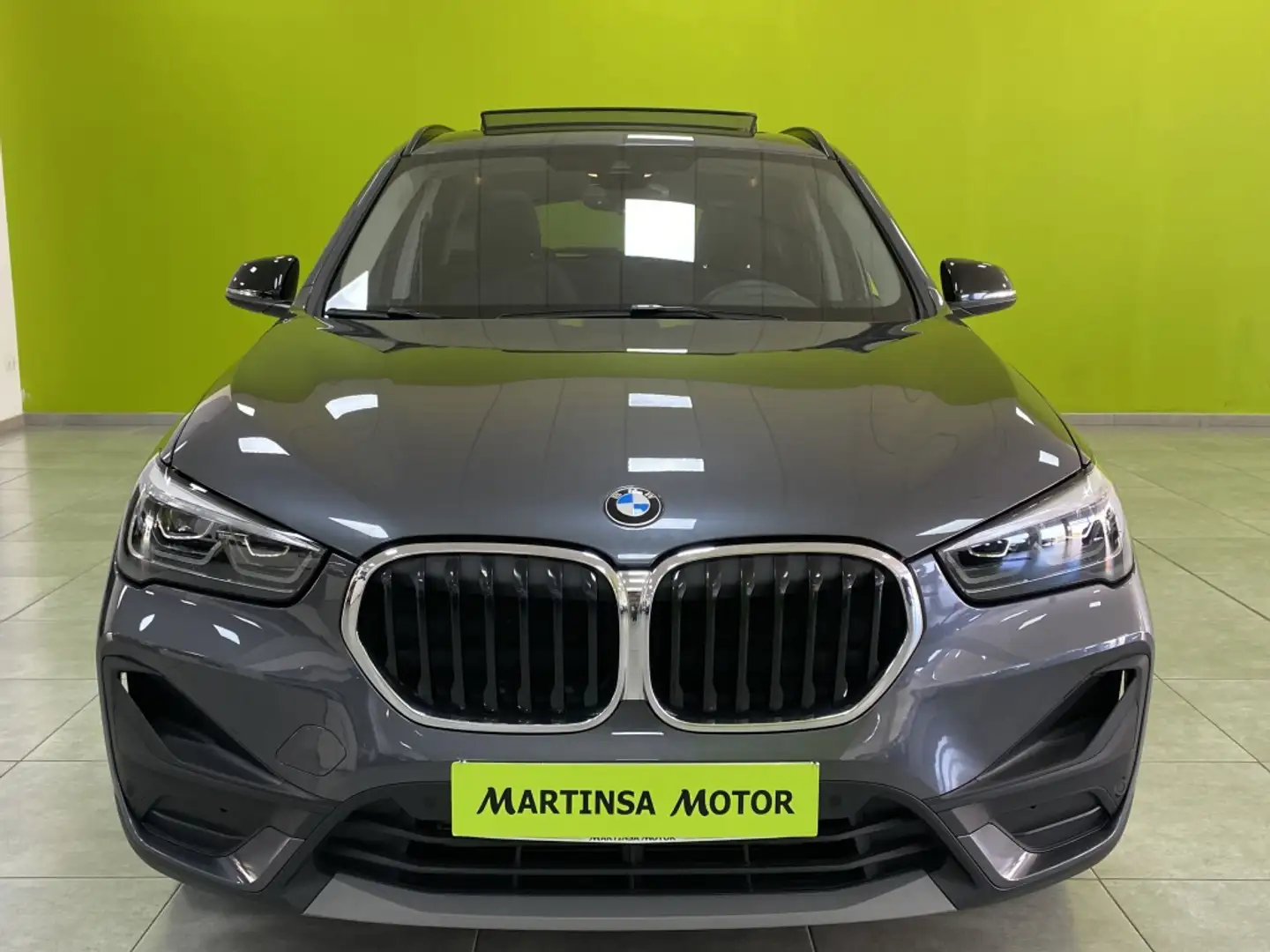 BMW X1 sDrive 18iA Grau - 2