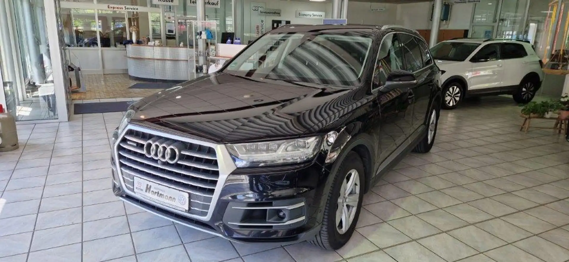 Audi Q7 Schwarz - 1