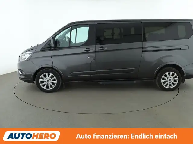 Ford Tourneo Custom view 3