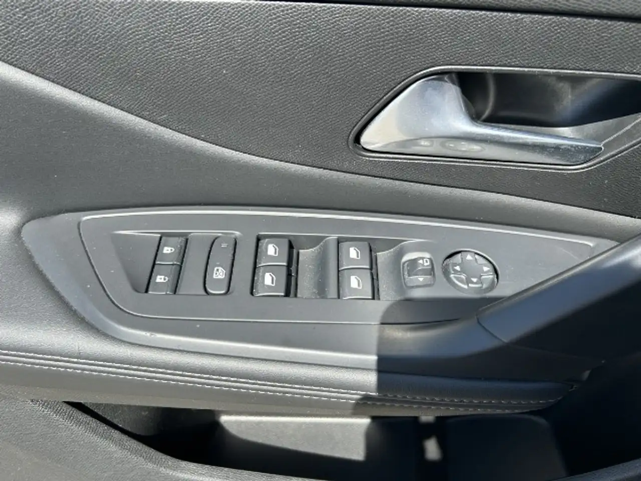 Peugeot 308 SW 1.5 BlueHDI 130 Allure — photo 10