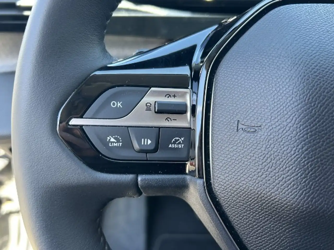 Peugeot 308 SW 1.5 BlueHDI 130 Allure — photo 7