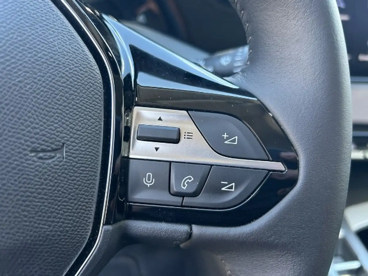 Peugeot 308 SW 1.5 BlueHDI 130 Allure — photo 8