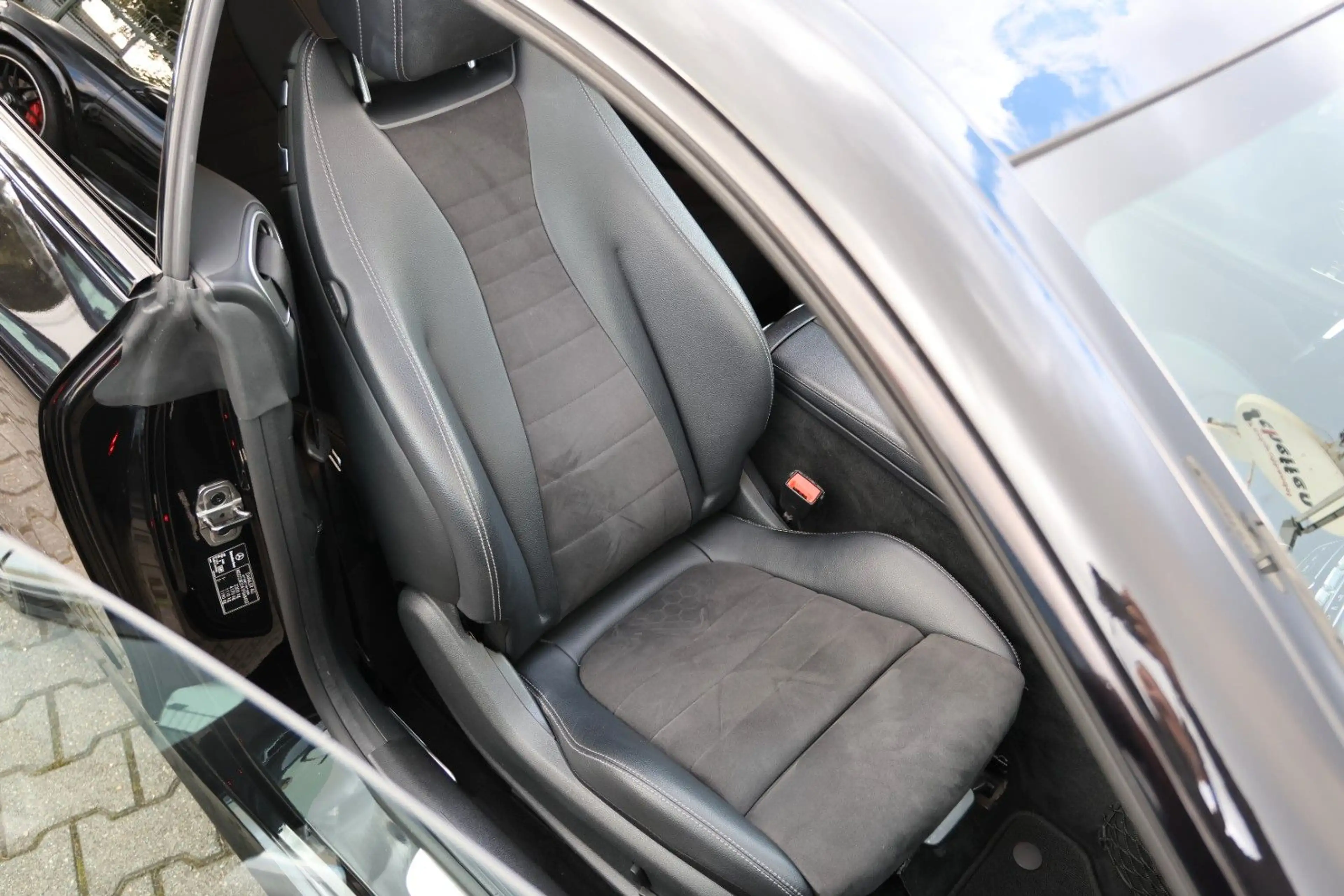 Mercedes-Benz E 220 d COUPE *AMG PAKET*PANO*LED*RKAM*LEDER* — photo 15
