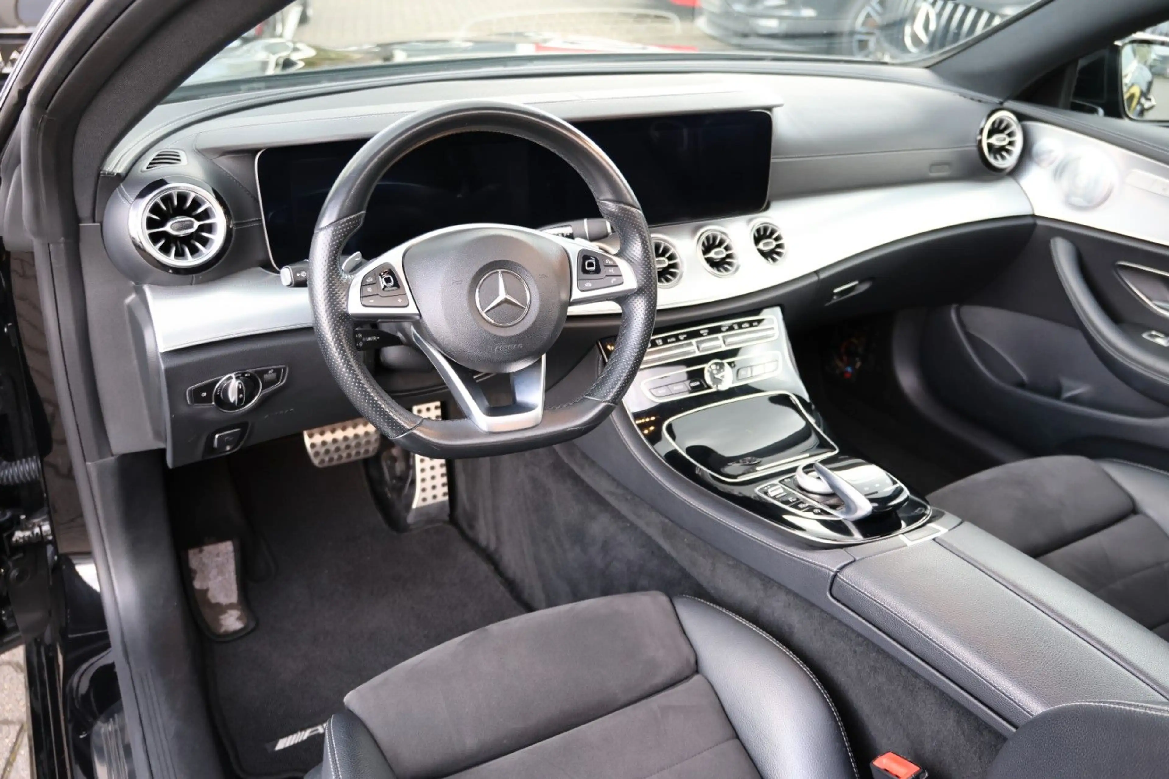 Mercedes-Benz E 220 d COUPE *AMG PAKET*PANO*LED*RKAM*LEDER* — photo 13