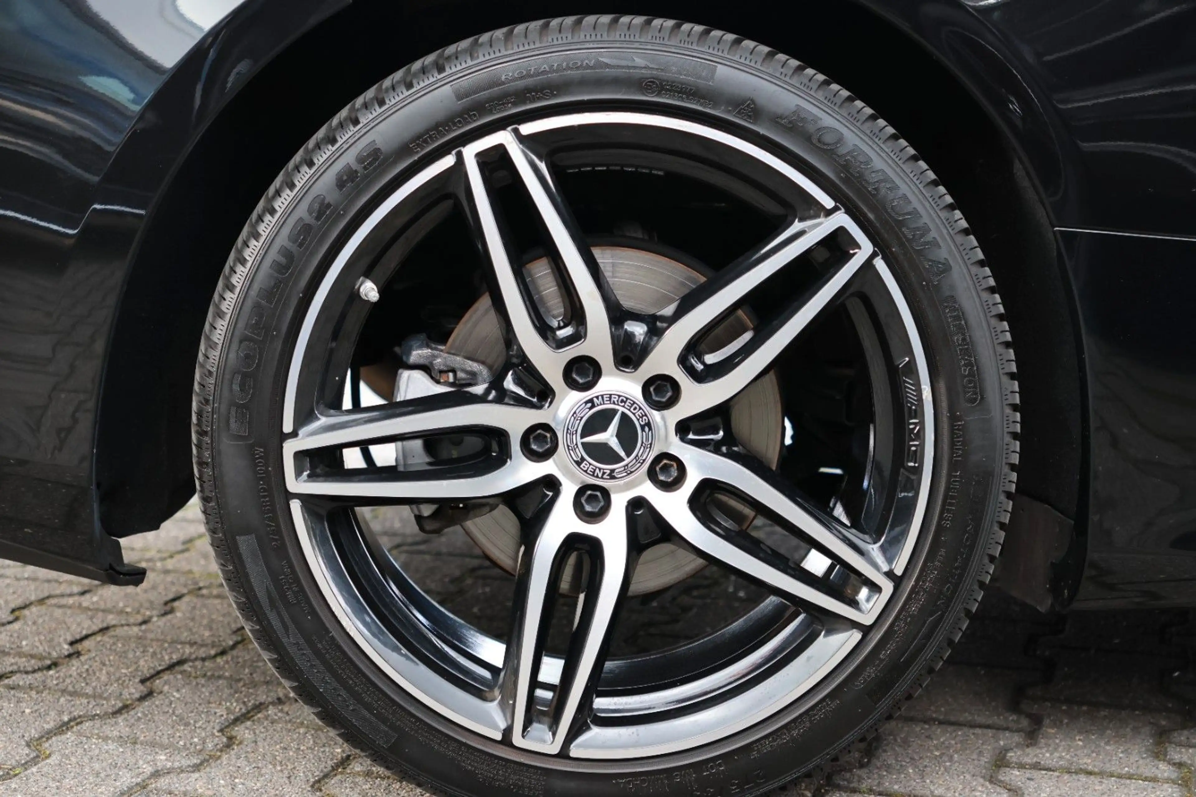 Mercedes-Benz E 220 d COUPE *AMG PAKET*PANO*LED*RKAM*LEDER* — photo 9