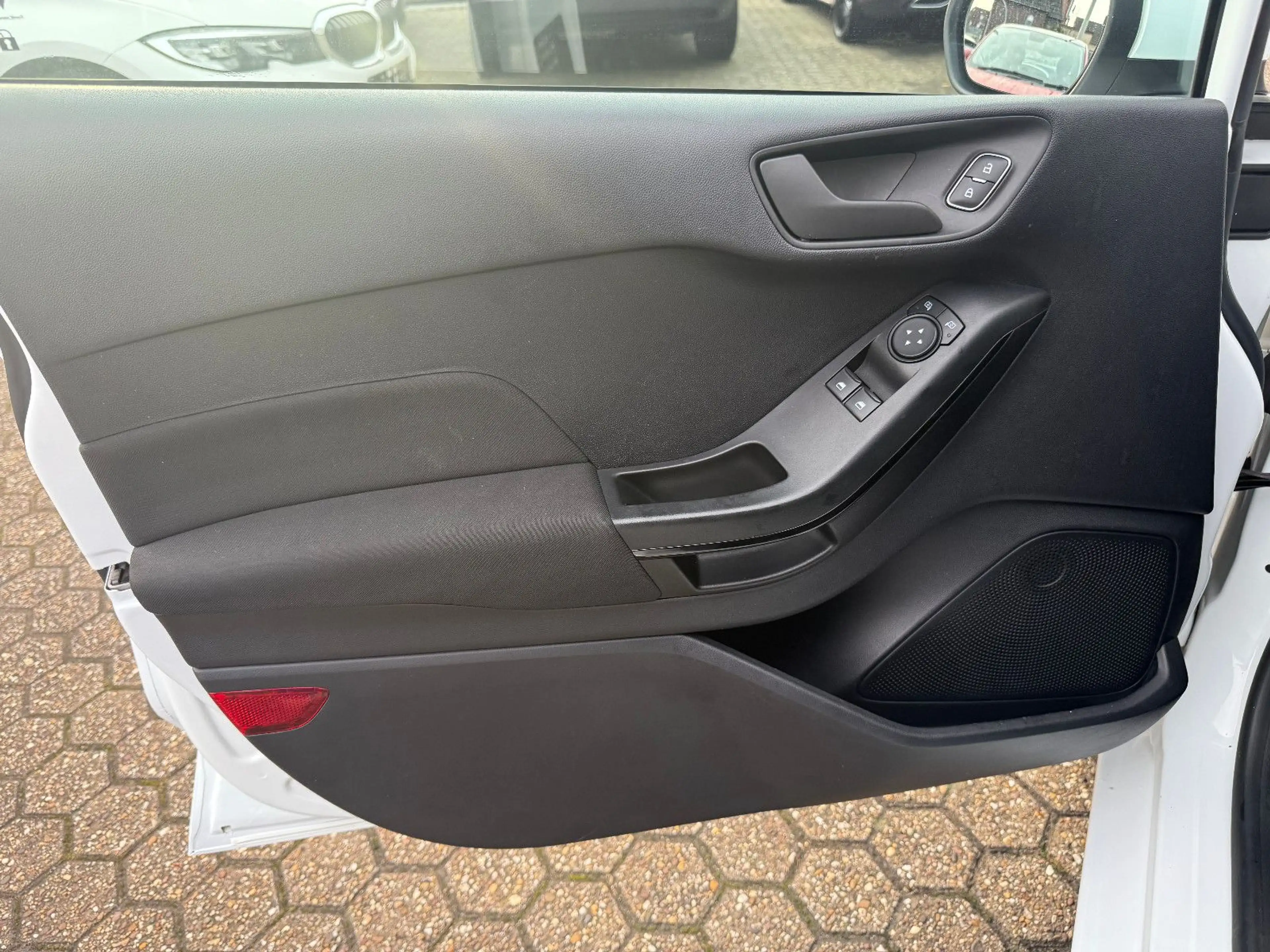 Ford Fiesta Cool & Connect — photo 11