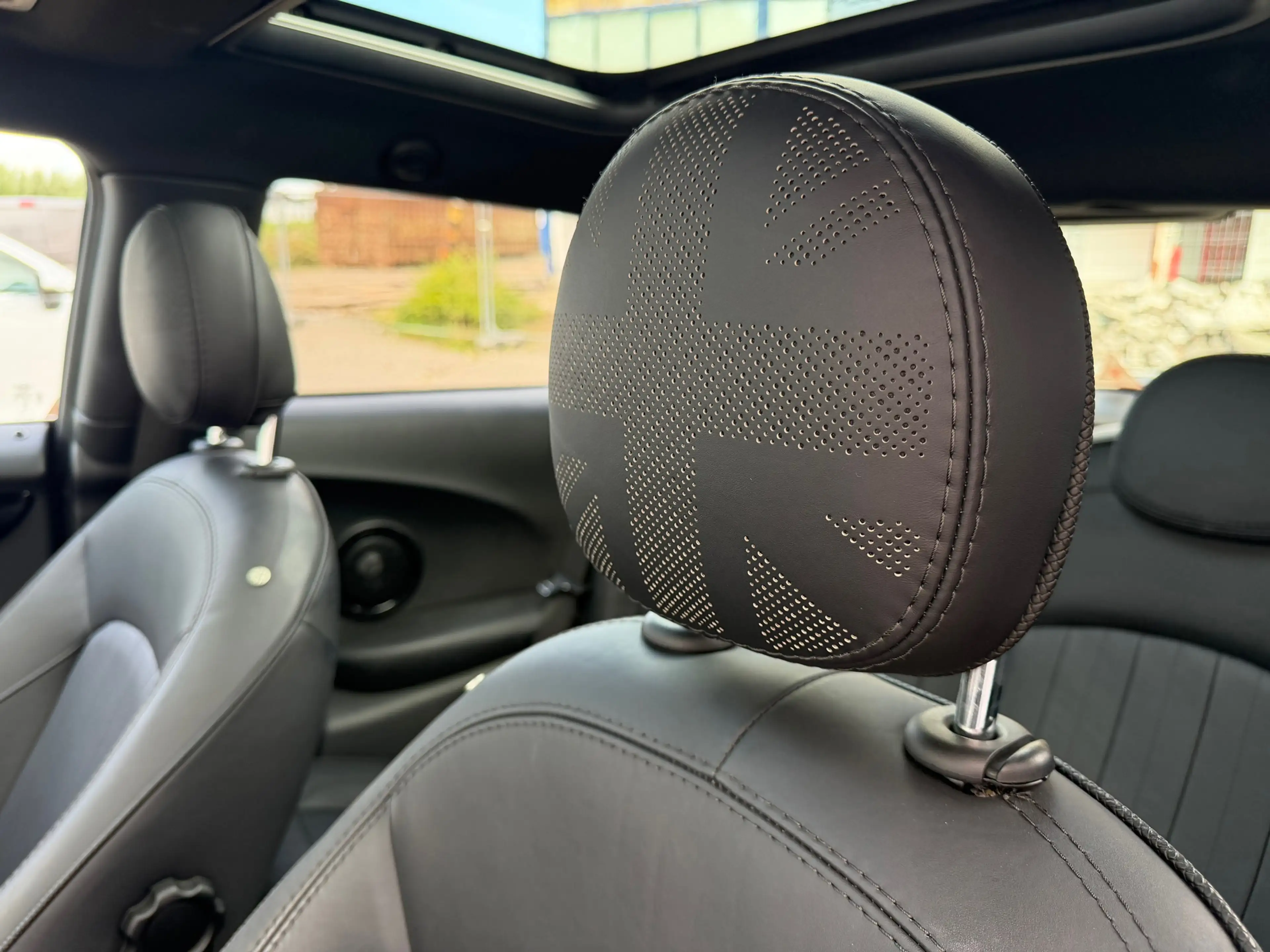 MINI Cooper 1.5 Cooper 60 Years Edition Pano|Harman&Kardon|Led — photo 33