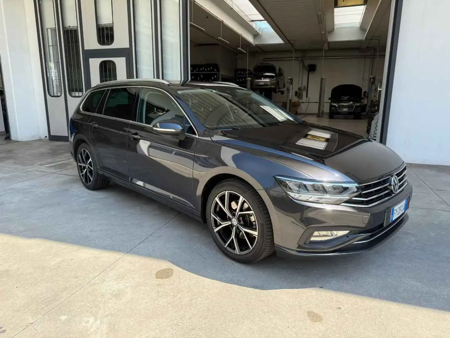 Volkswagen Passat Variant 2.0 TDI 150CV DSG EXECUTIVE Grigio - 2