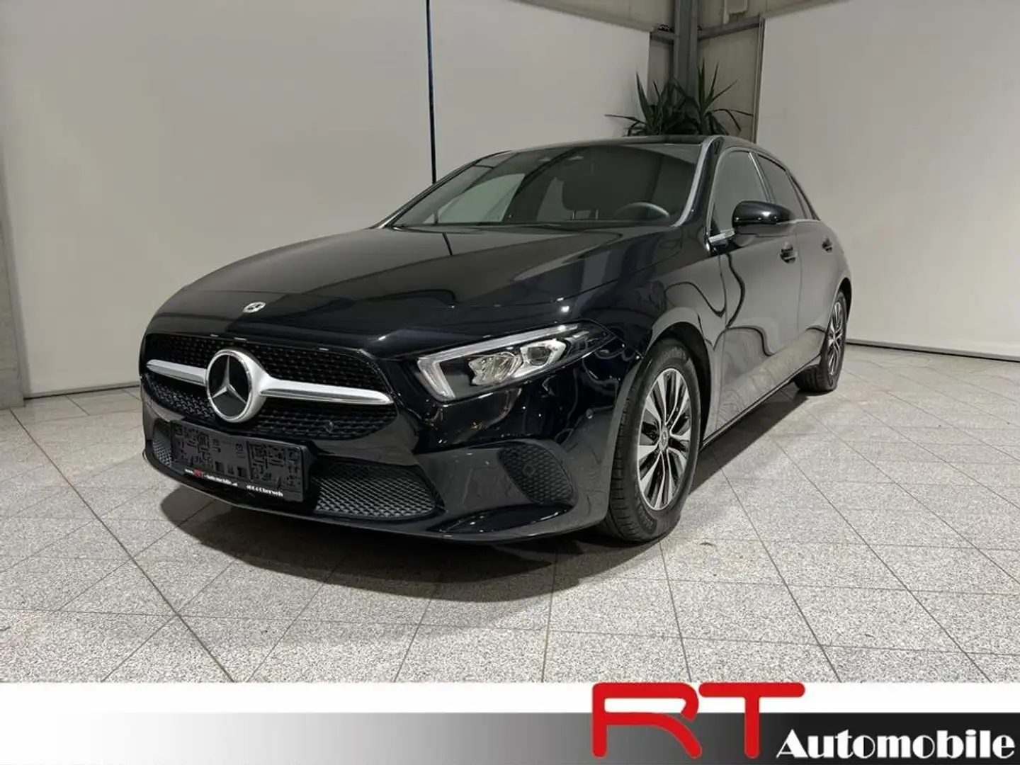 Mercedes-Benz A 180 Business Solution Schwarz - 1