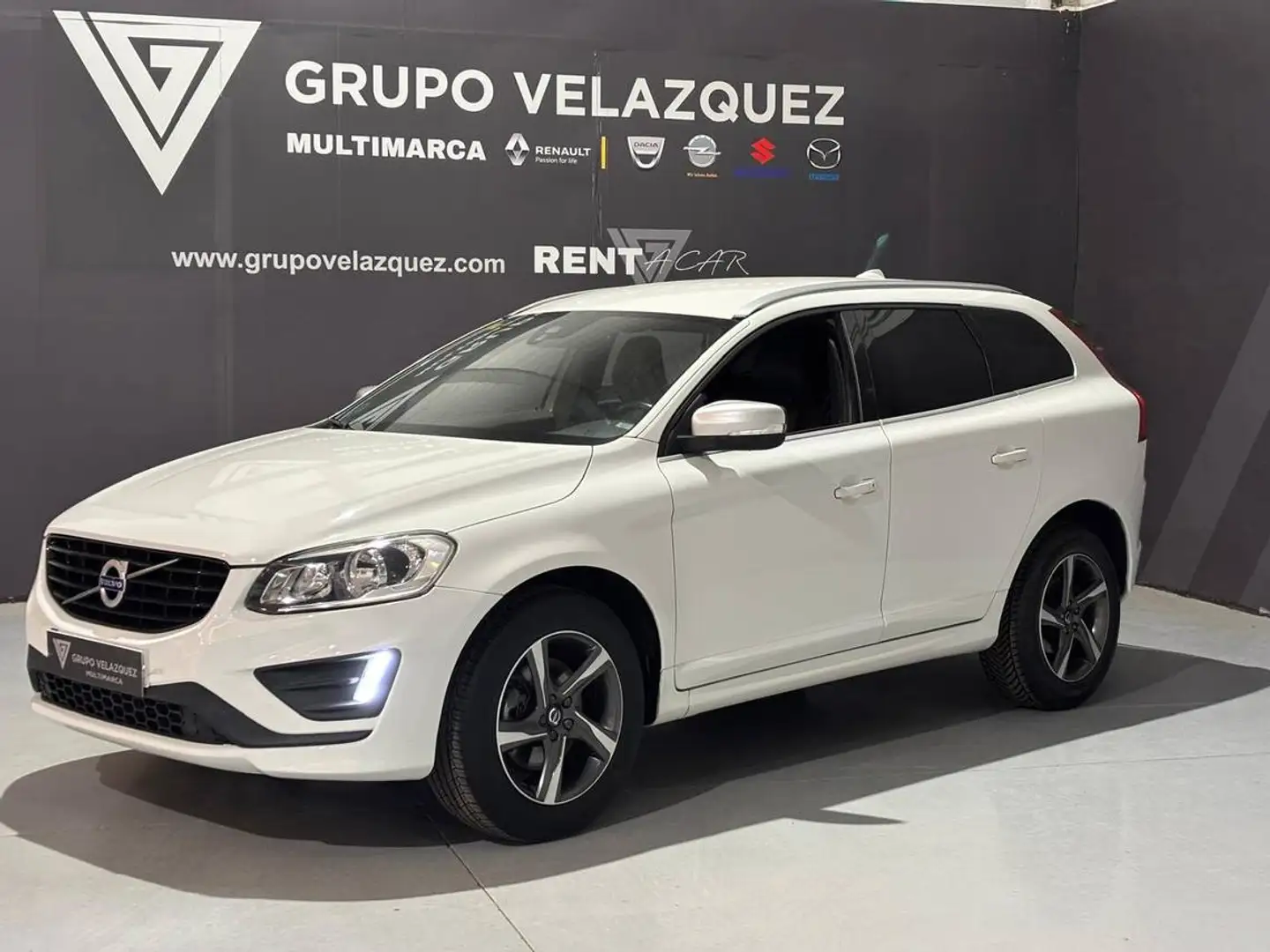 Volvo XC60 D4 R-Design Momentum Aut. 190 Blanco - 1