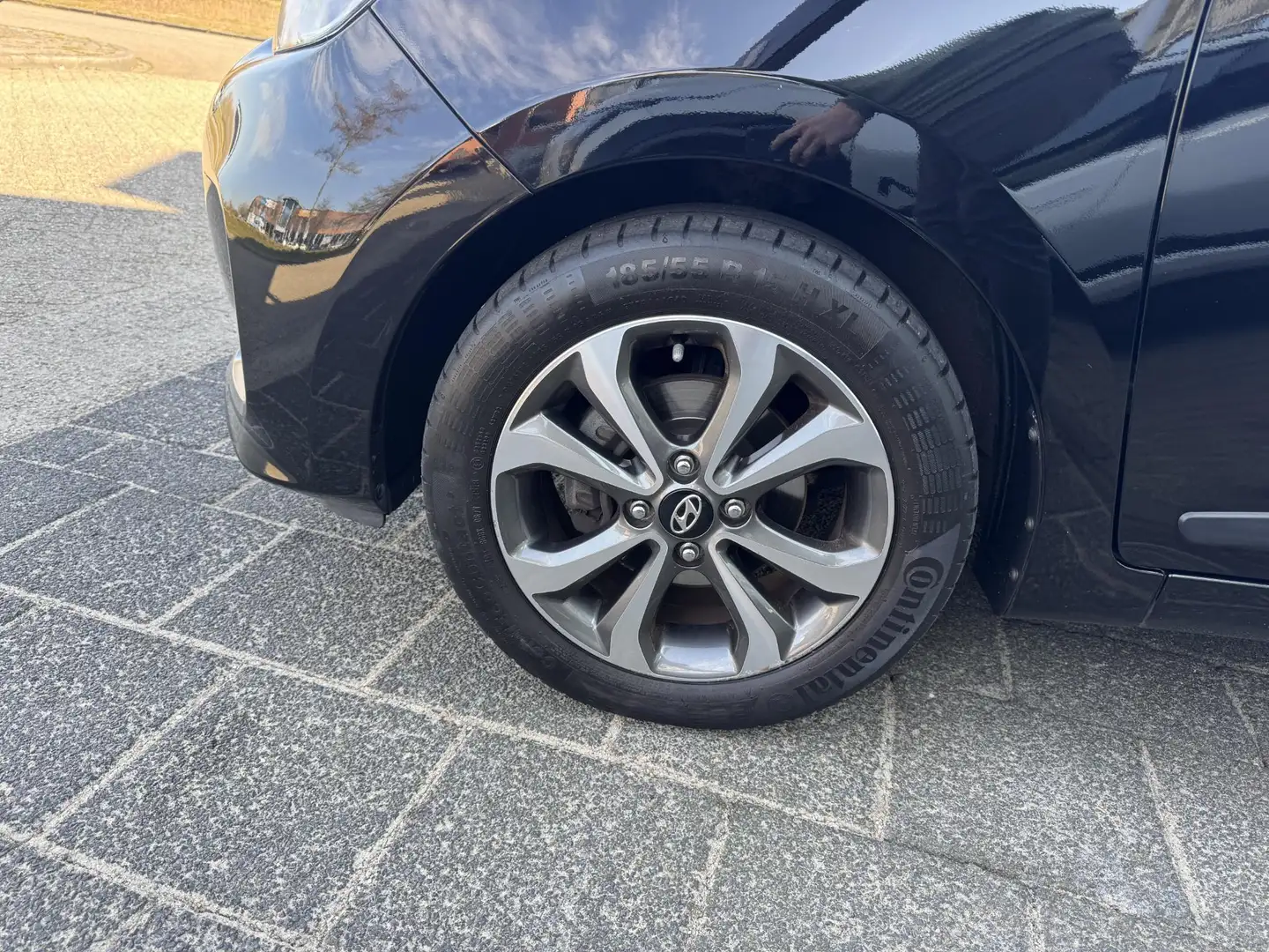 Hyundai i10 1.0i i-Motion Comfort | Stoel/Stuurverwarming | LM Zwart - 2