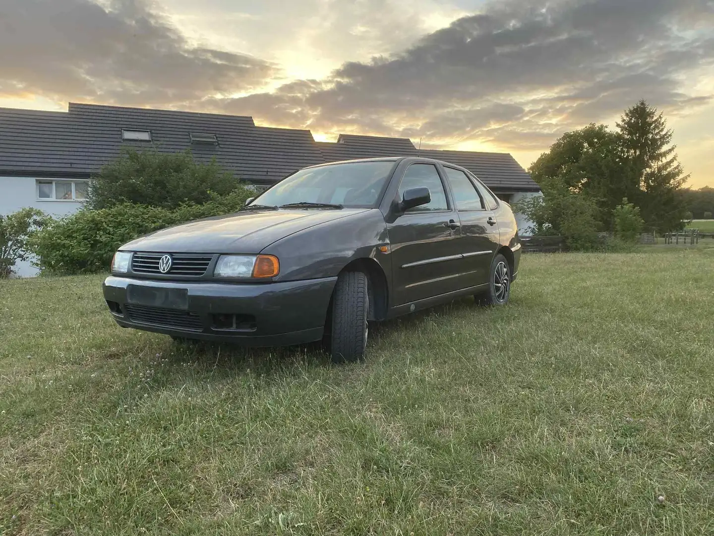 Volkswagen Polo Sedan 1.4i - 2