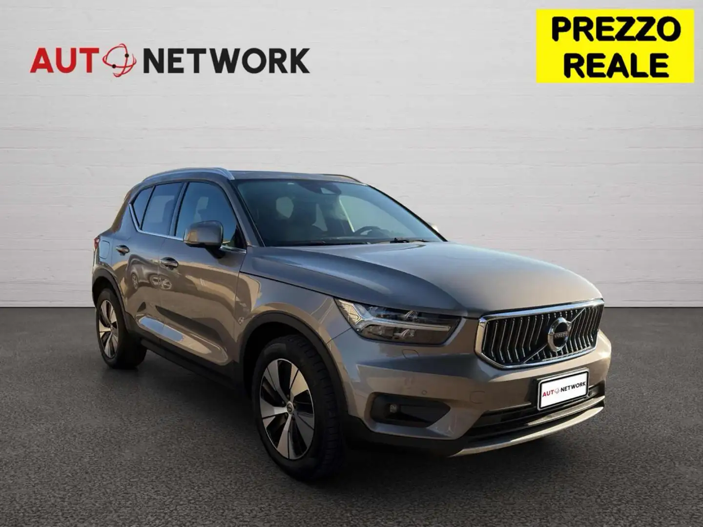 Volvo XC40 T4 Recharge Plug-in Hybrid Inscription Exp | Tetto Grau - 1