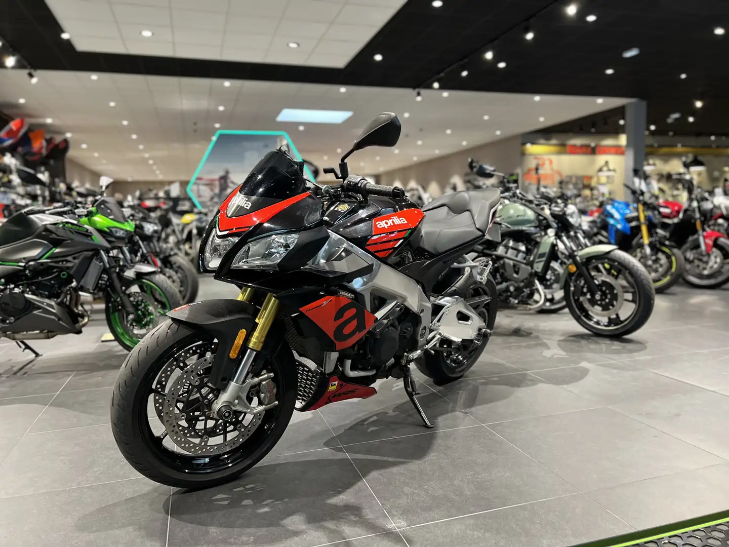 Aprilia Tuono Noir - 1