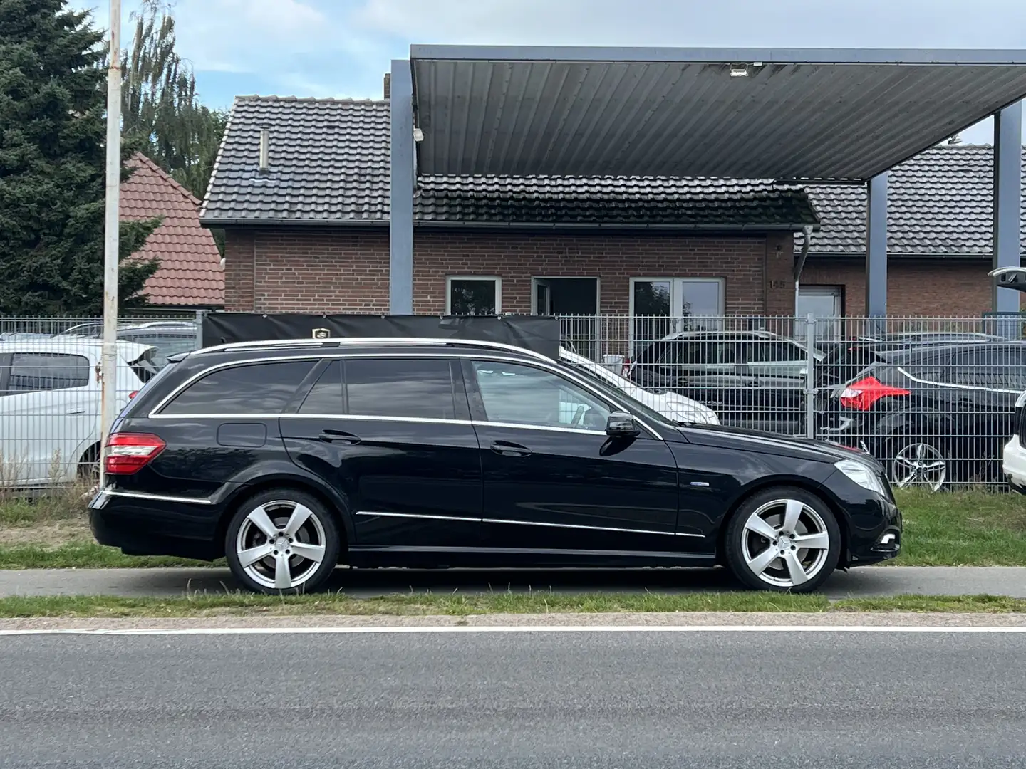 Mercedes-Benz E 350 E 350 CGI BlueEfficiency Avantgarde  Voll Schwarz - 2