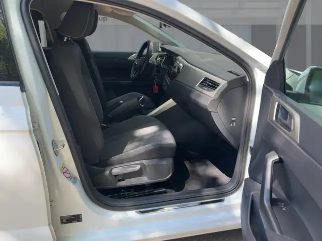 Volkswagen Polo view 8