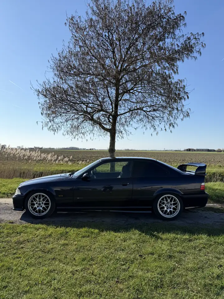 BMW 318is Sport Edition, foto 2