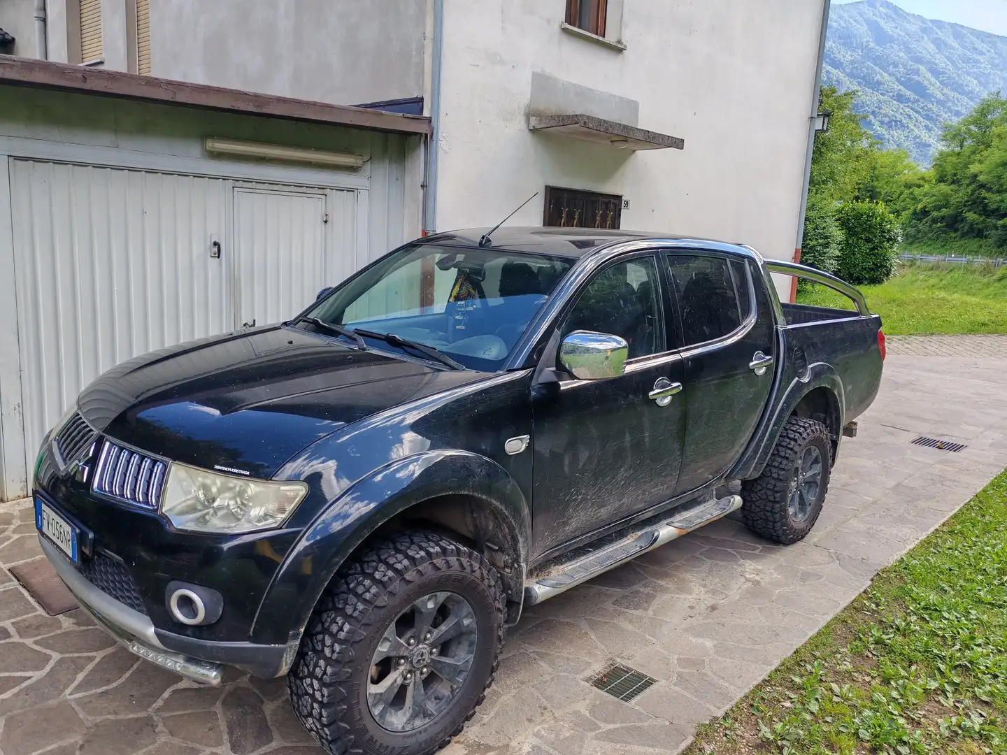 Mitsubishi L200 d.cab 2.5 di-d Intense Plus 178cv - 2