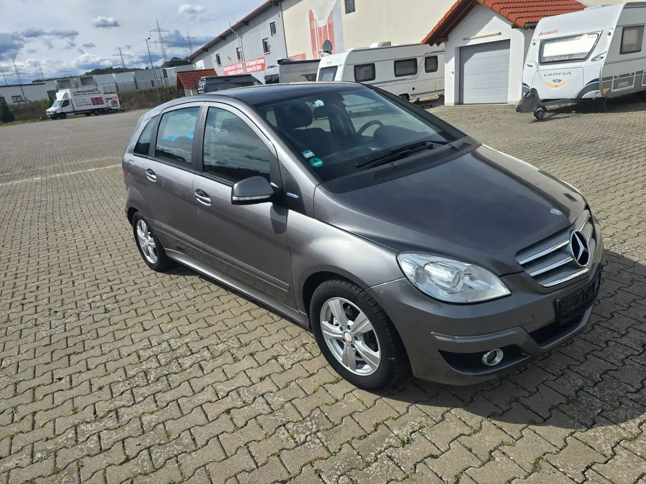 Mercedes-Benz B 180