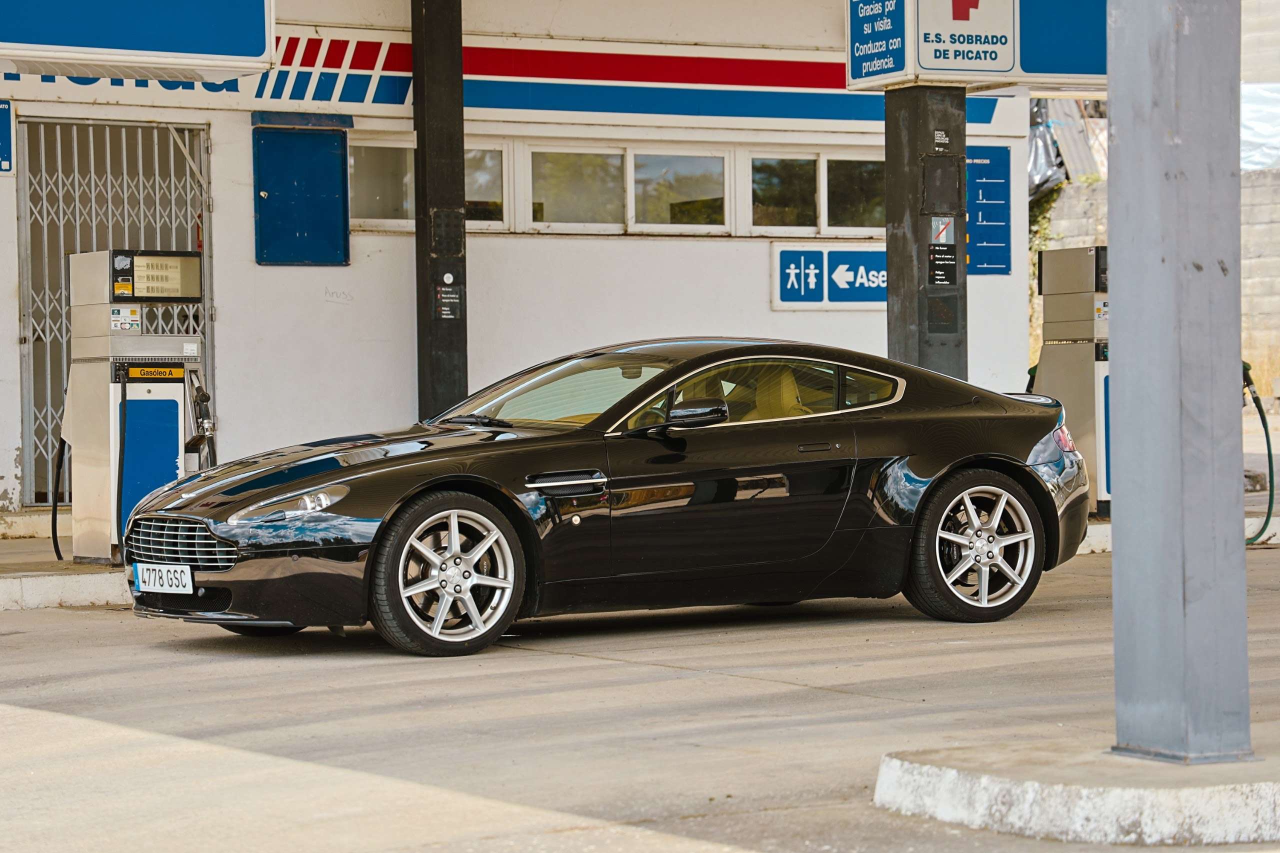 Aston Martin Vantage V8 Sportshift - foto 1