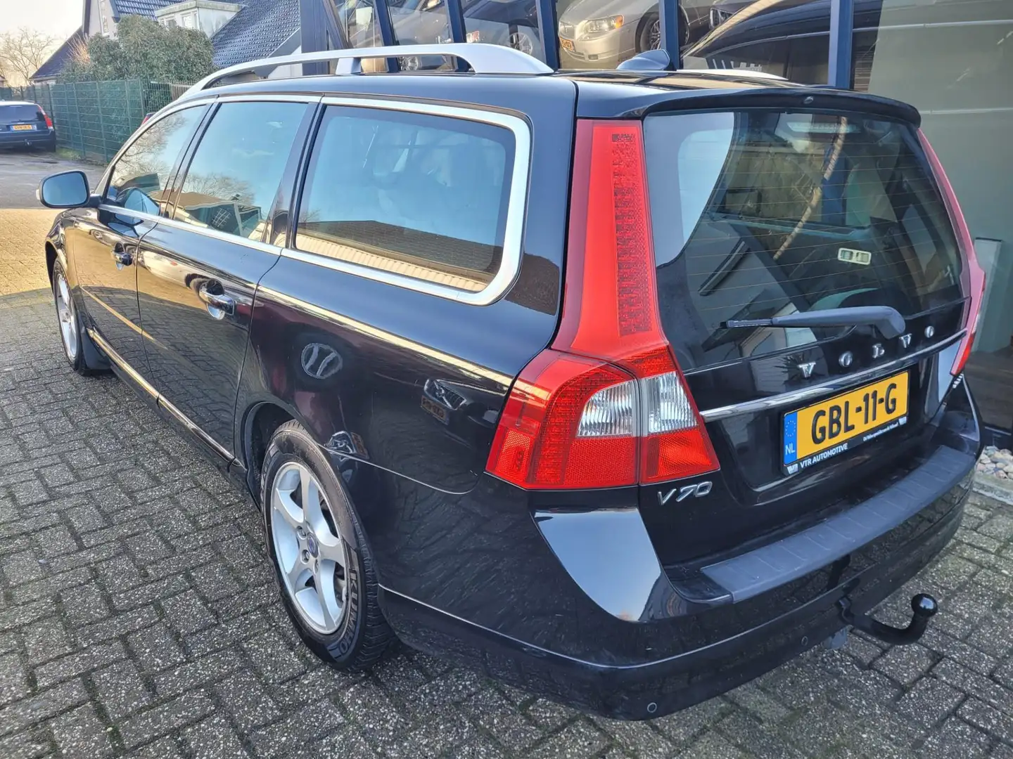 Volvo V70 2.5FT Summum 200PK LEER / ECC / TREKHAAK Zwart - 2