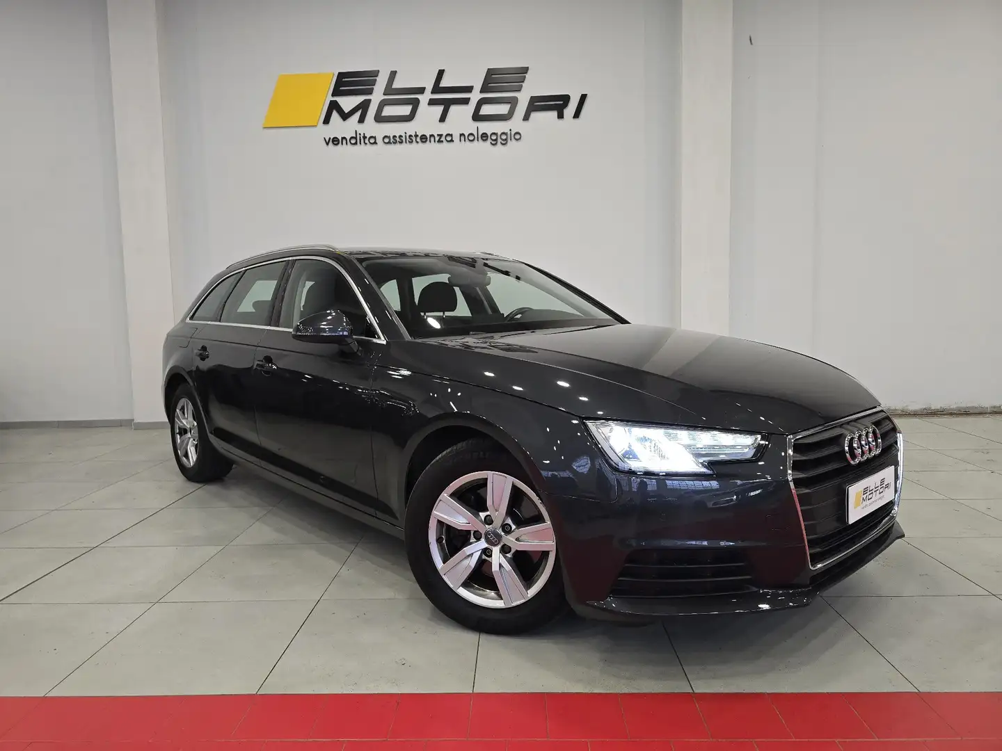 Audi A4 A4 V 2016 Avant Avant 30 2.0 tdi 122cv s-tronic Grigio - 1