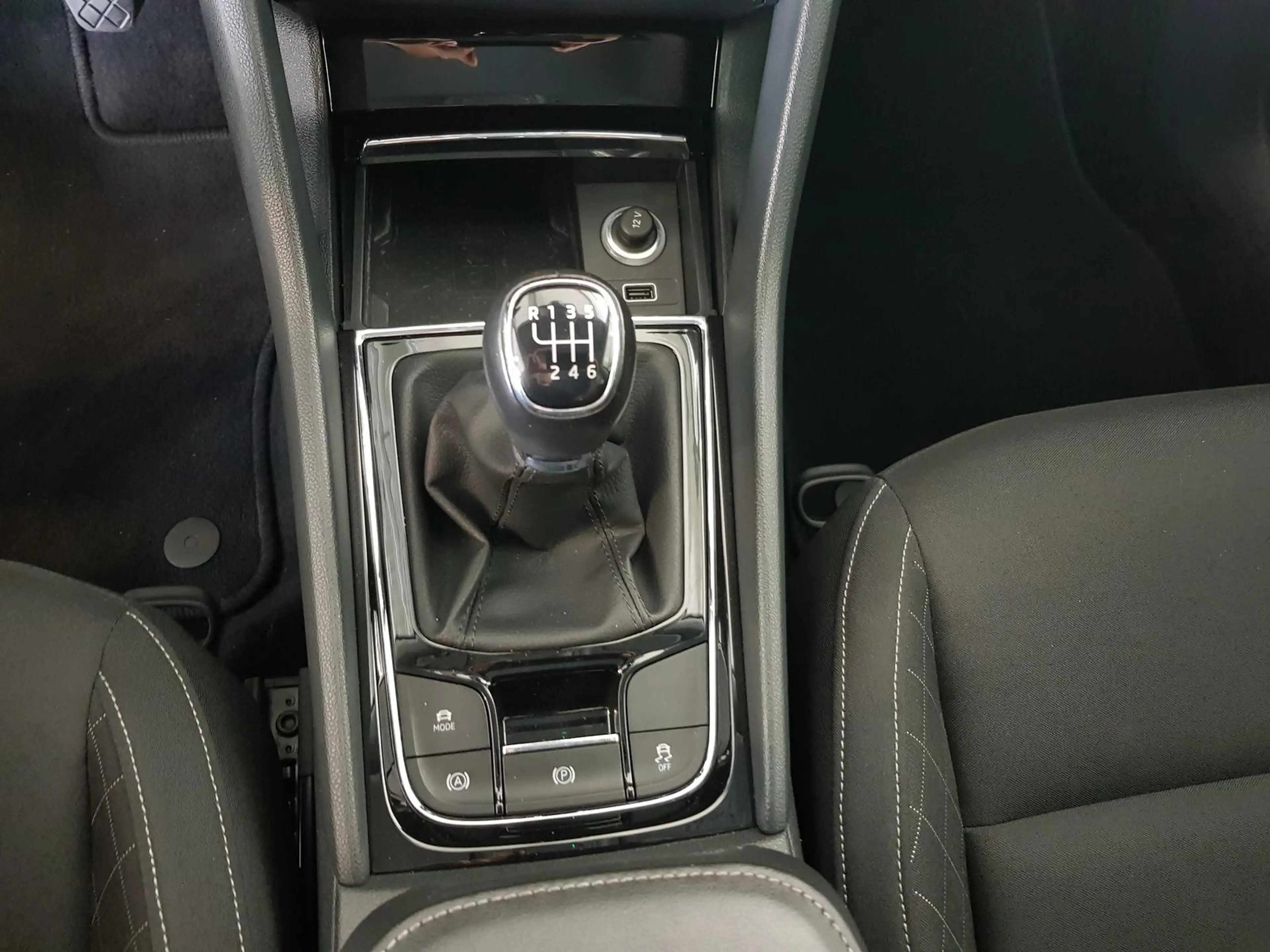 Skoda Karoq TSI SOLEIL Navi Kamera ACC PDC LED — photo 13