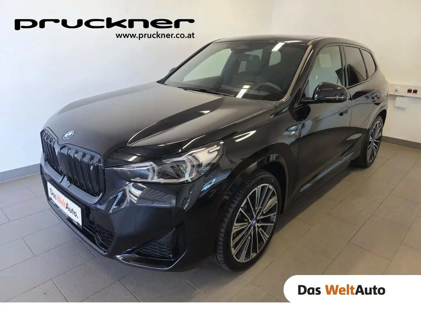 BMW iX1 BMW iX1 xDrive30 64,7kWh Schwarz - 1