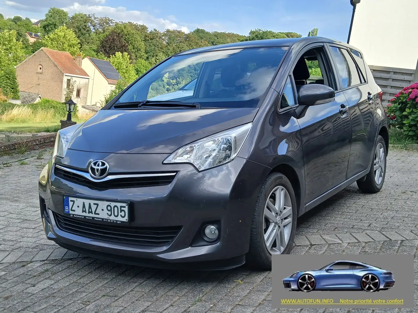 Toyota Verso-S Verso S 1.33 VVT-i Skyview Grijs - 1