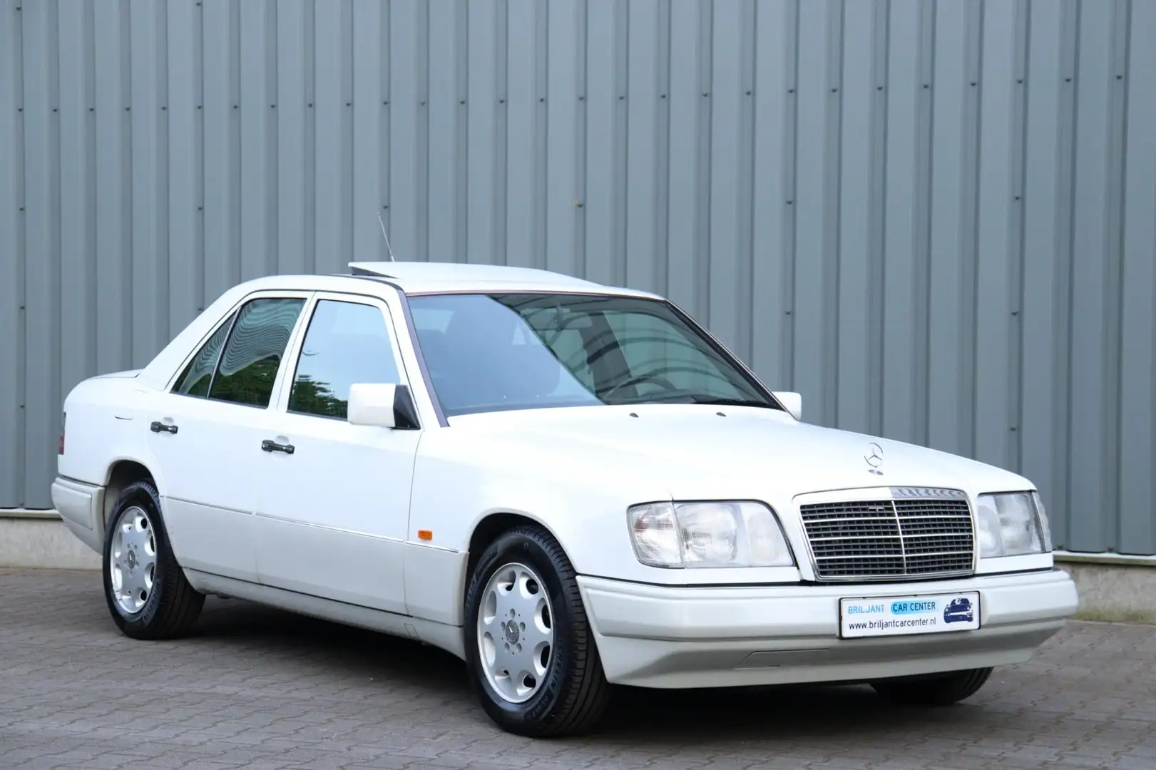 Mercedes-Benz E 200 AUTOMAAT *68.795KM.!* Weiß - 1
