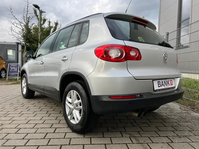Volkswagen Tiguan view 3