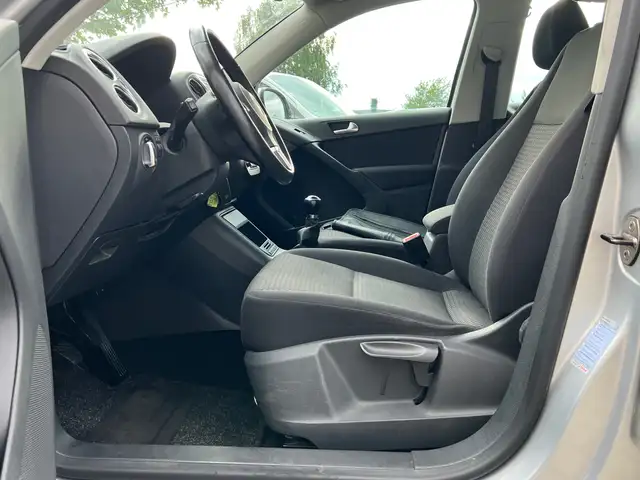 Volkswagen Tiguan view 12
