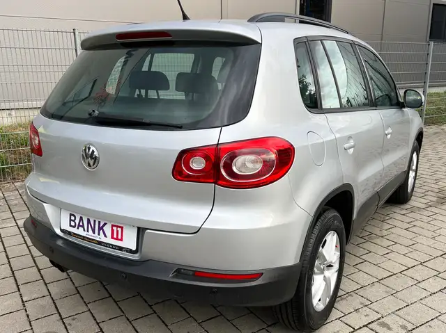 Volkswagen Tiguan view 4