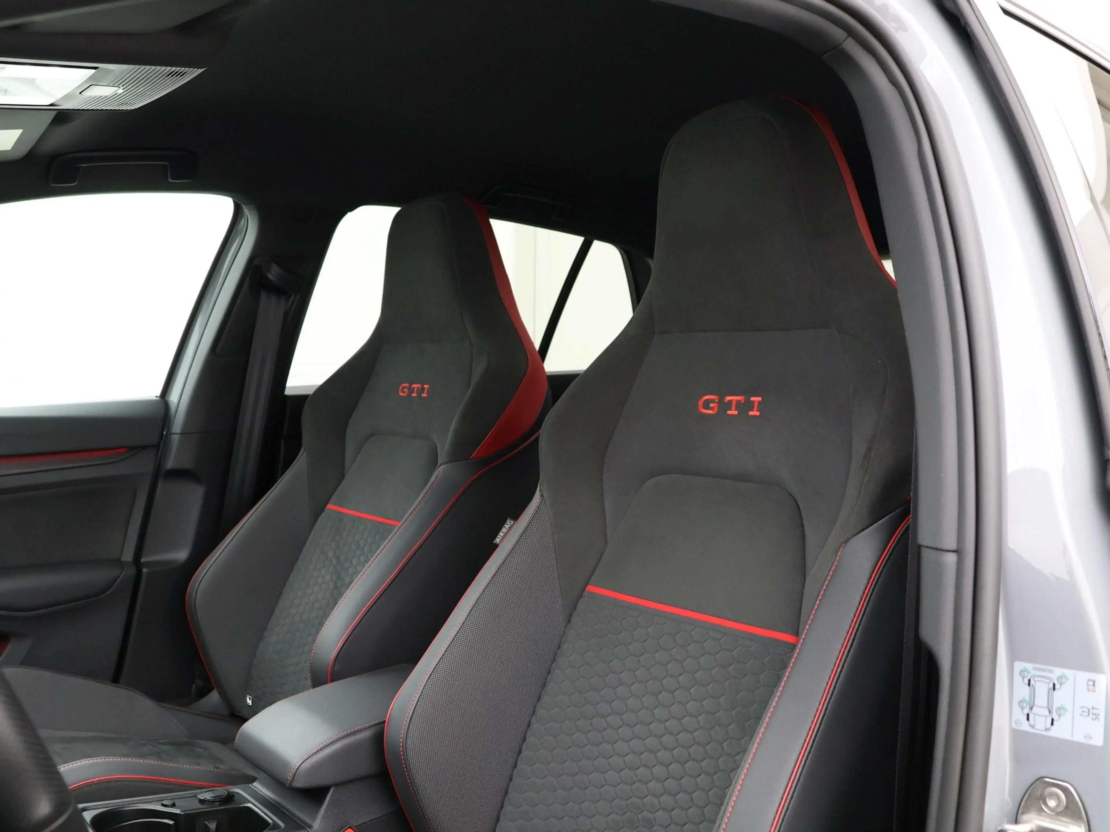 Volkswagen Golf GTI 2.0 TSI 300pk DSG Clubsport · Akrapovic · Camera · — photo 4