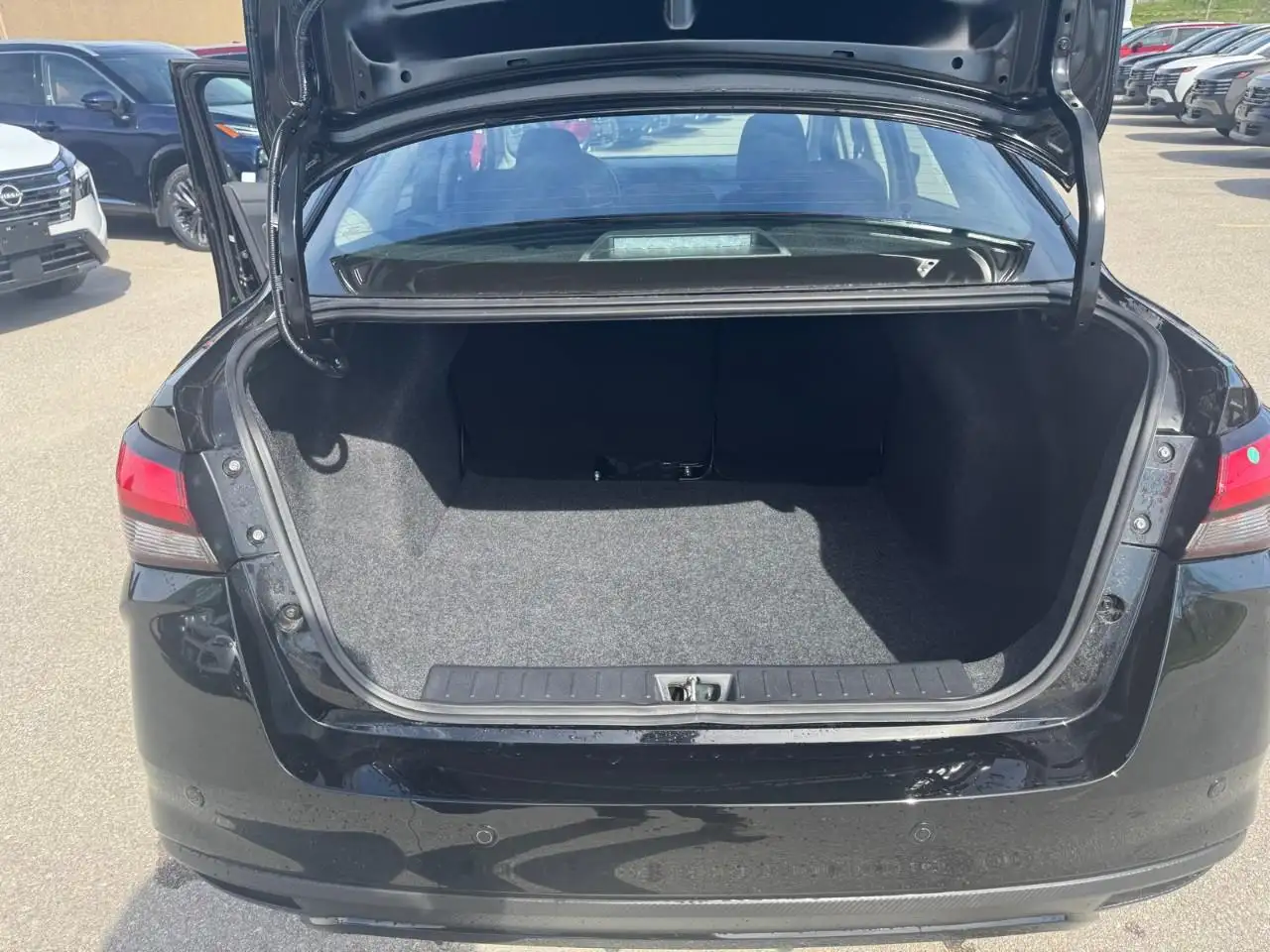 Nissan Versa снимка Nissan Versa