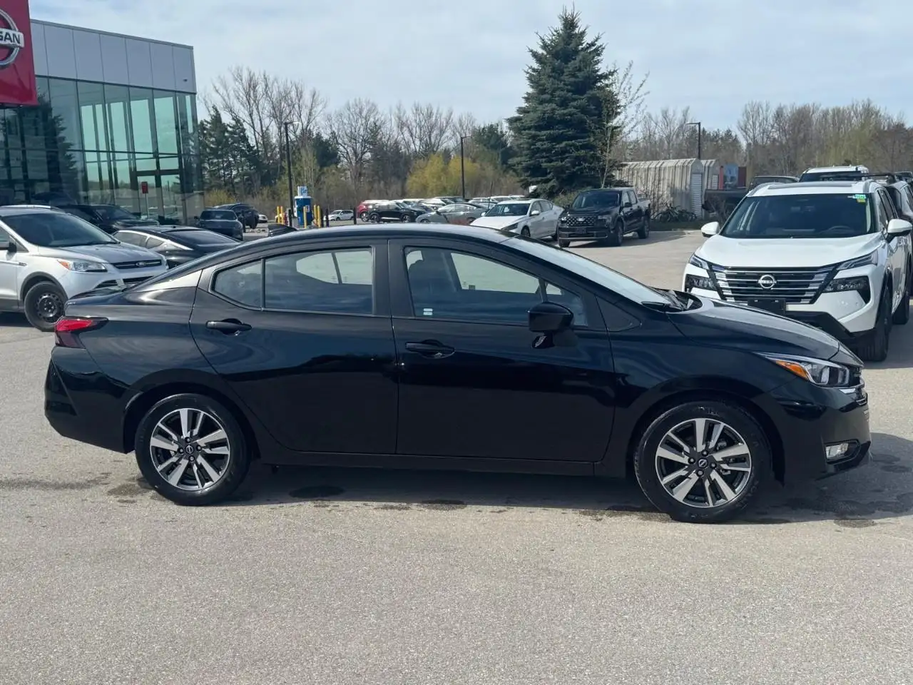 Nissan Versa снимка Nissan Versa