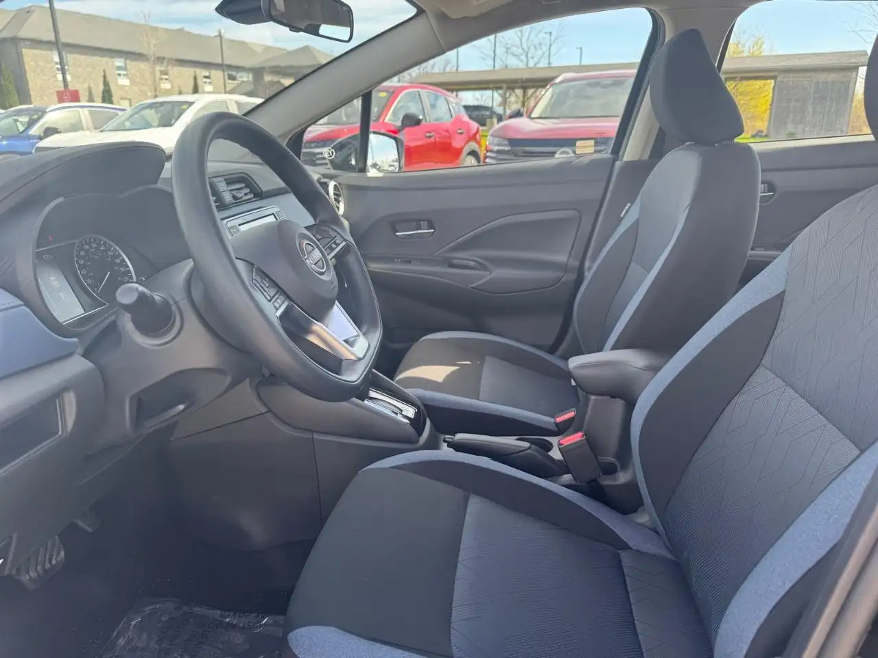 Nissan Versa снимка Nissan Versa